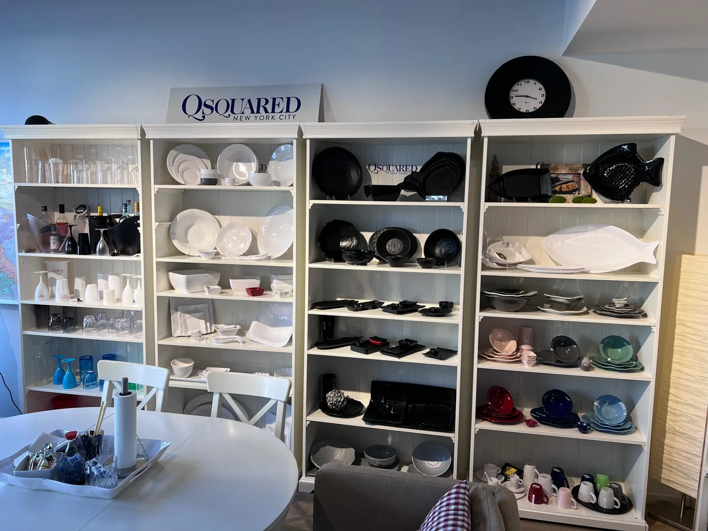 Showroom mit Q Squared NYC Kollektionen